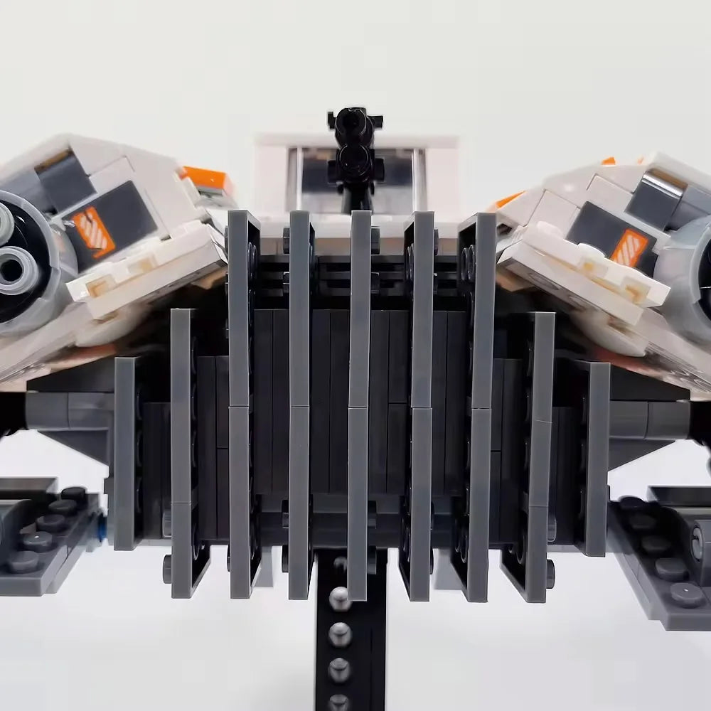 Creative 1006pcs Snowfighter Brick Model Building Blocks SciFi set for kids and adults, for creative play.