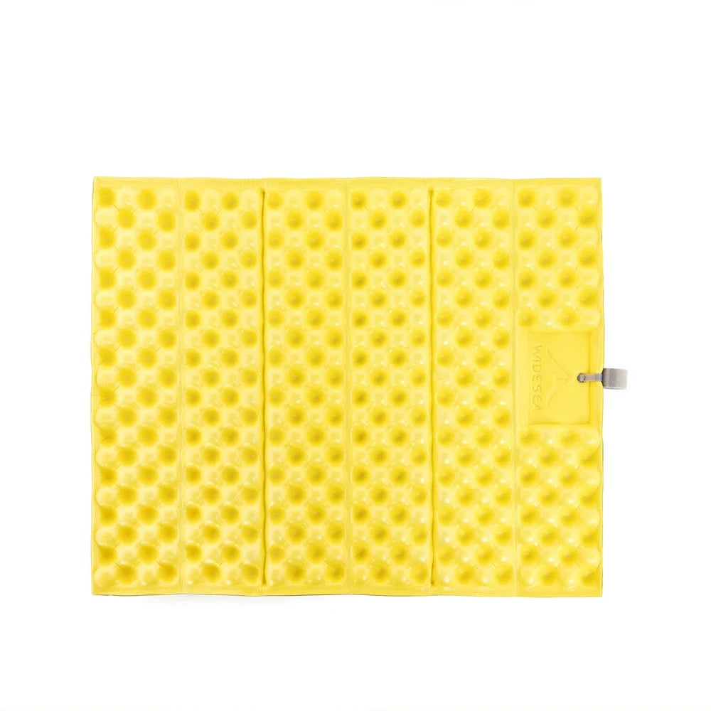 Outdoor Ultralight Foldable Mat / Seat Waterproof XPE Foam for Comfort when Camping, at Beach, Sport Events