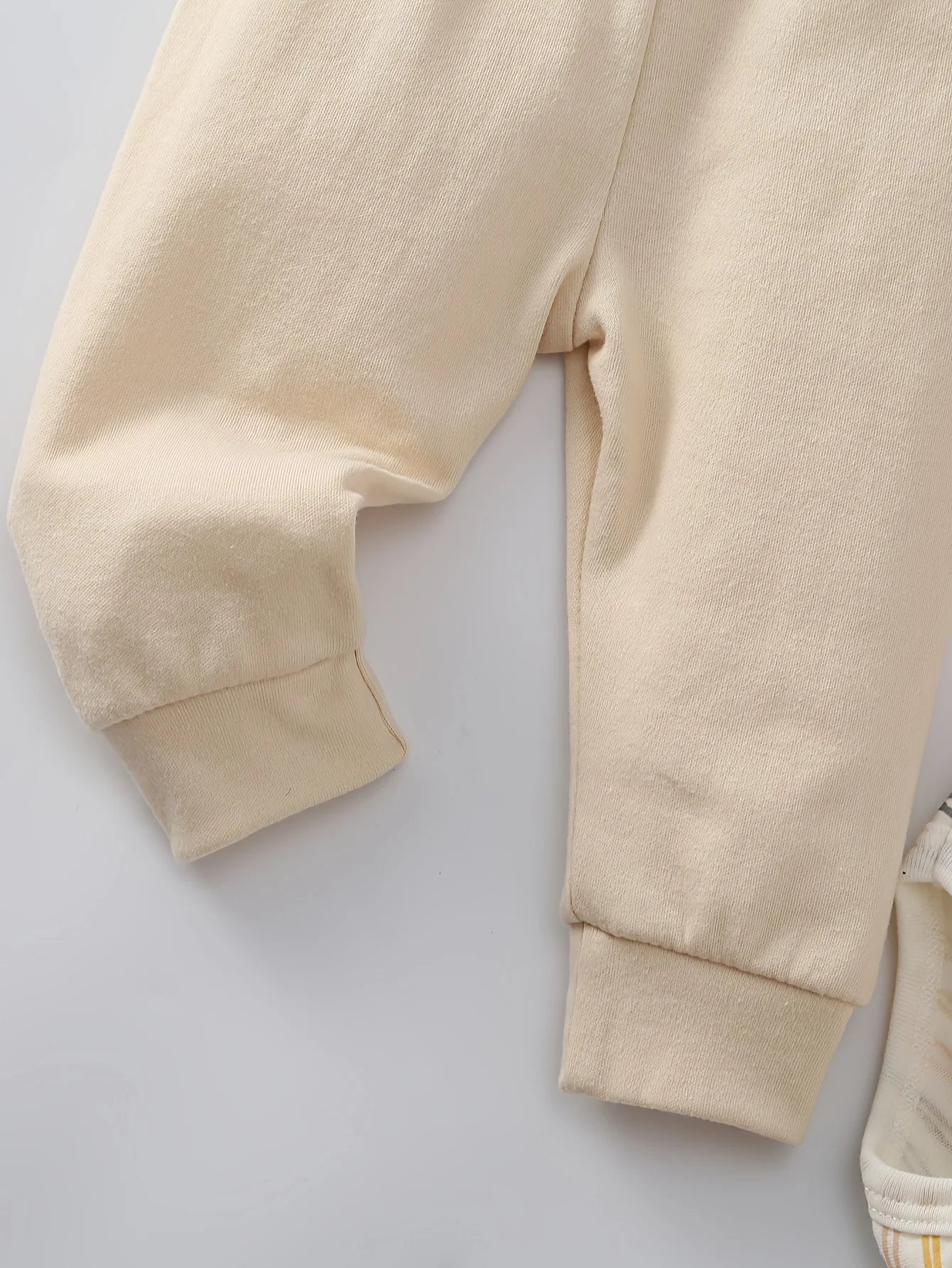 4pcs Infant Autumn & Winter Set, Crew Neck Outfit Including Thick Coat, Long Pants, Short Sleeve Romper and Hat, Cotton Sweat-absorbent Outerwear, Neutral Infant Set for Picture Sessions or Dressing UP for Special Days.