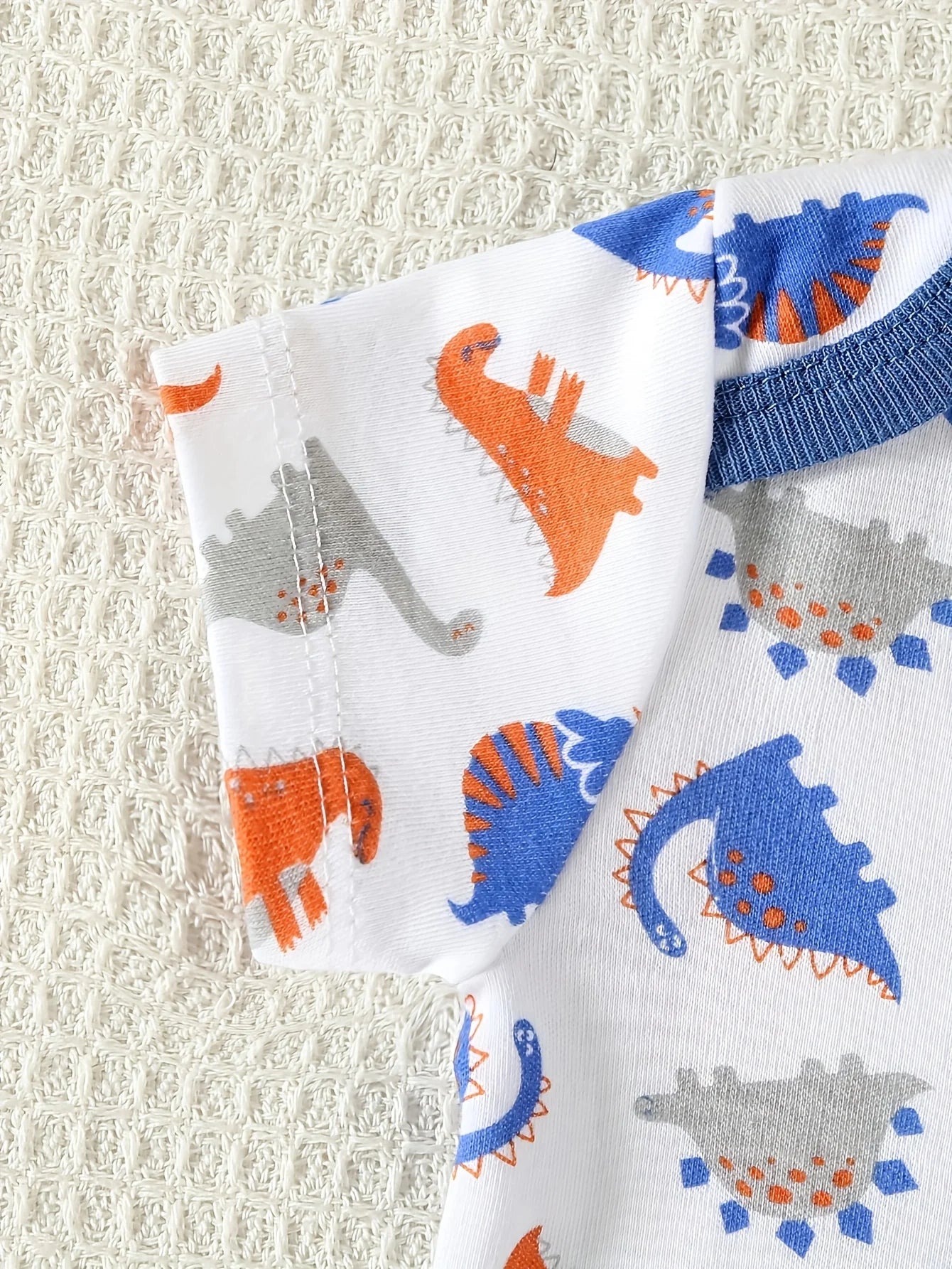 5pcs Baby Boy Rompers, Short Bodysuits with Dinosaur Pattern, Soft And Breathable Casual Infant Wear, Newborn Hospital Essentials up to 12 months, for layering to keep baby warm as the weather changes.