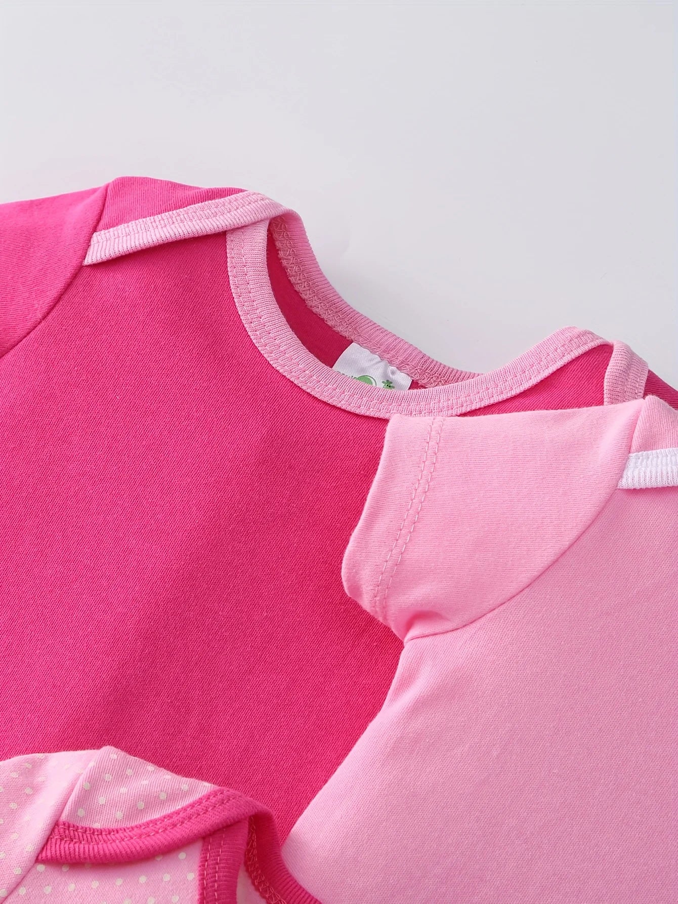 5pcs Baby Girls Short Sleeve Bodysuits, Cotton Breathable Floral & Heart Print Outfits, Essential Wear for Newborns to 1 year olds with Crew Neck, Perfect for Layering under Clothing for Outdoor Travel or Playtime.